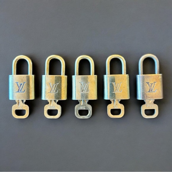 LOUIS VUITTON Authentic Gold Padlock with Key - Picture 7 of 8